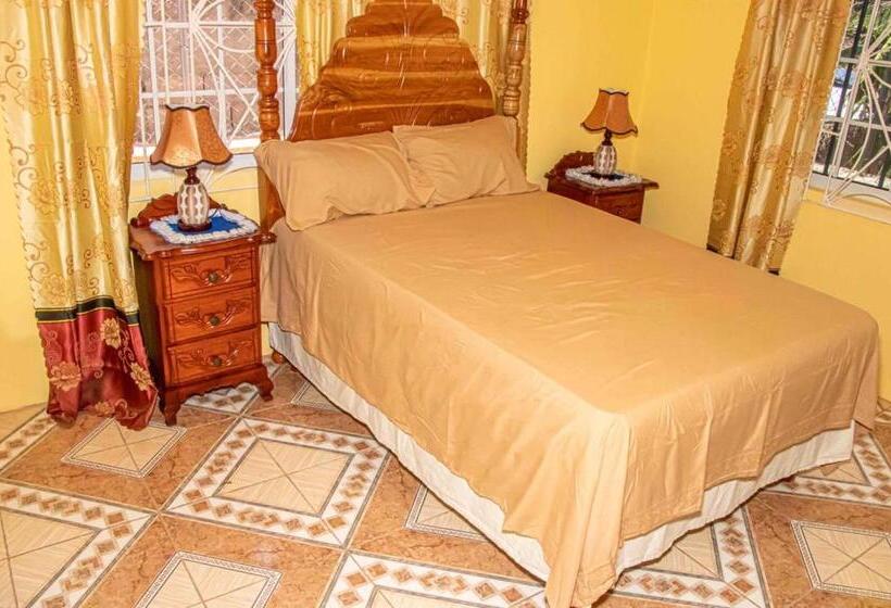 پانسیون Bev's Rosevilla