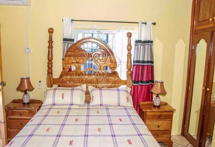 پانسیون Bev's Rosevilla