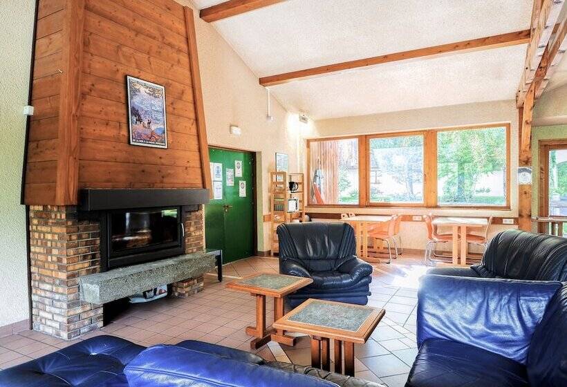 호스텔 Auberge De Jeunesse Hi Chamonix