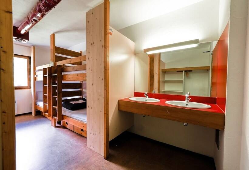 호스텔 Auberge De Jeunesse Hi Chamonix