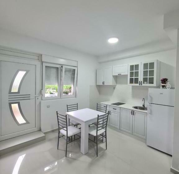 پانسیون Apartmani Popivoda