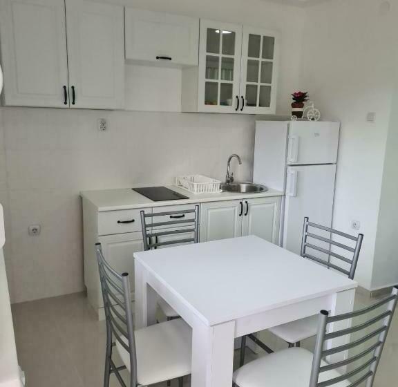 پانسیون Apartmani Popivoda