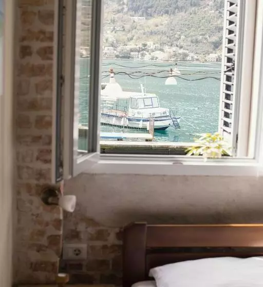 پانسیون Step To Kotor Bay Guesthouse