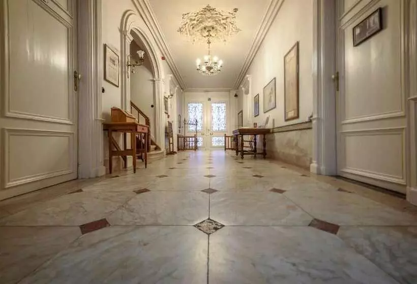 Majatalo Talbot House