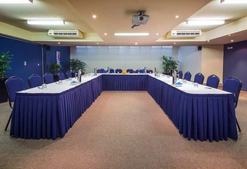 Canberra Parklands Central Apartment Hotel Official