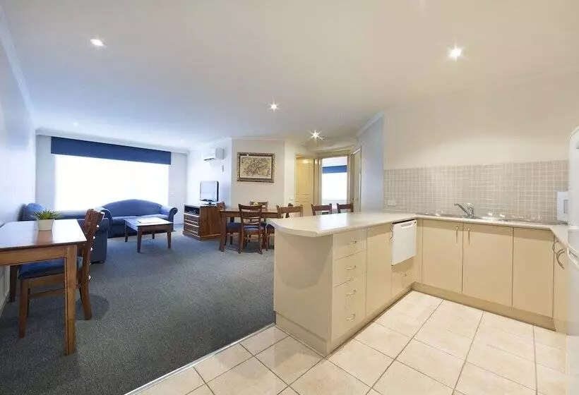 Canberra Parklands Central Apartment Hotel Official