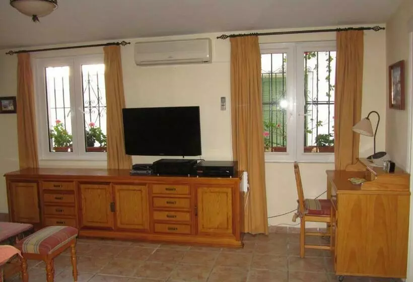 Отель Casa Charlotte Nerja