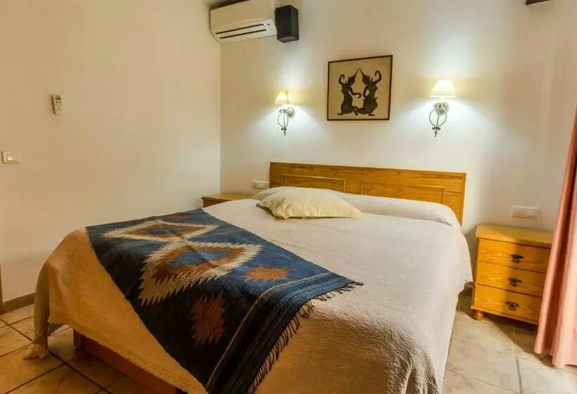 Отель Casa Charlotte Nerja