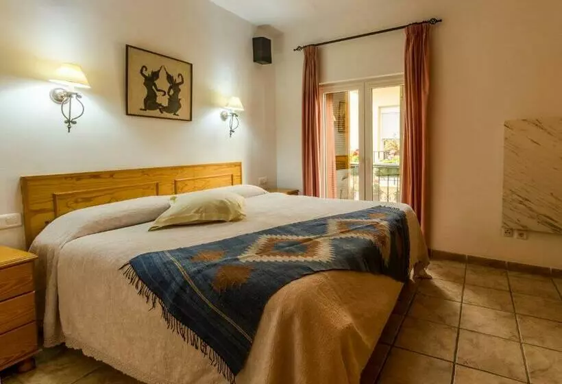 Отель Casa Charlotte Nerja