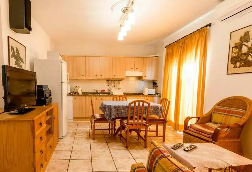 Отель Casa Charlotte Nerja