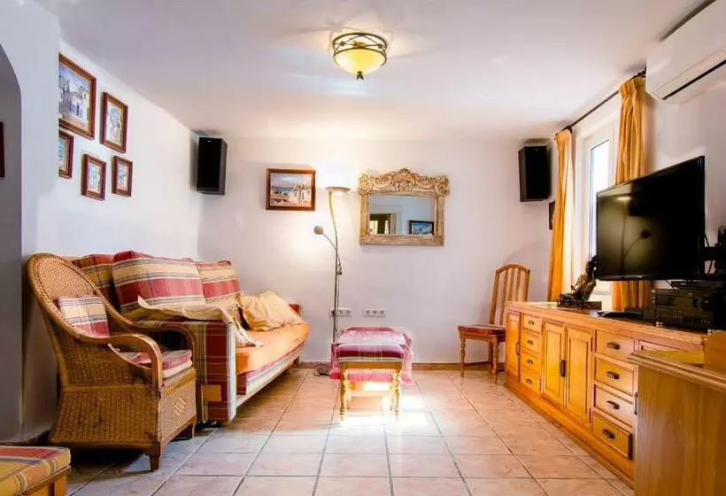 Отель Casa Charlotte Nerja