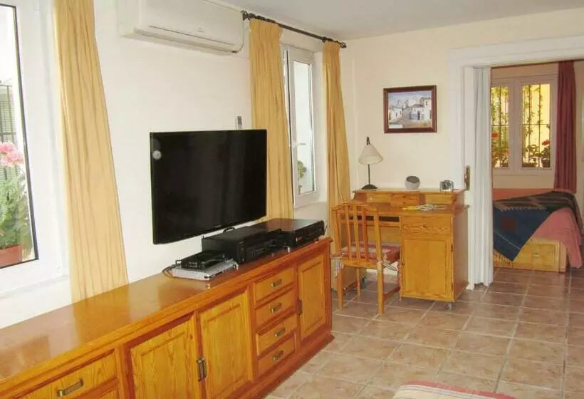 Отель Casa Charlotte Nerja