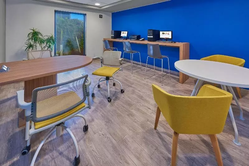 فندق City Express By Marriott Saltillo Norte