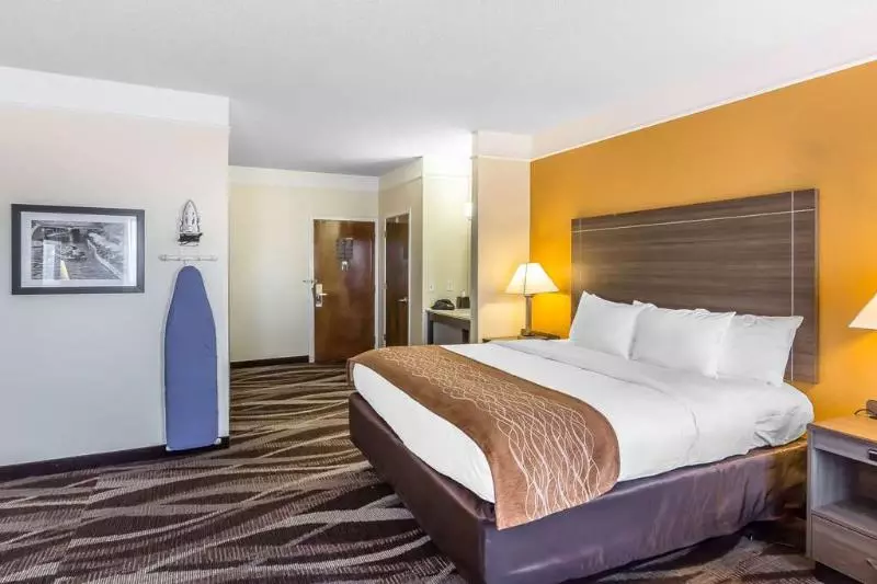 ホテル Comfort Inn Near Frost Bank Center
