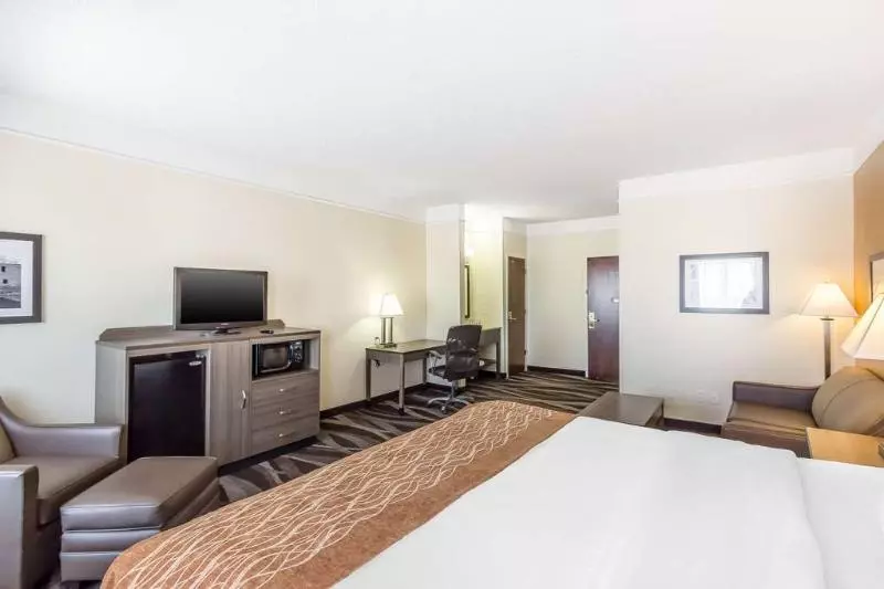 ホテル Comfort Inn Near Frost Bank Center