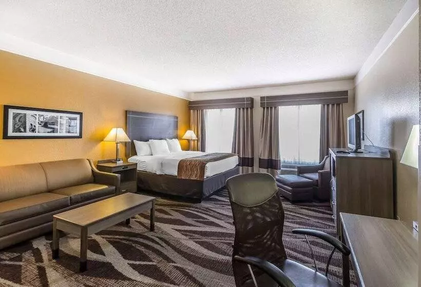 ホテル Comfort Inn Near Frost Bank Center