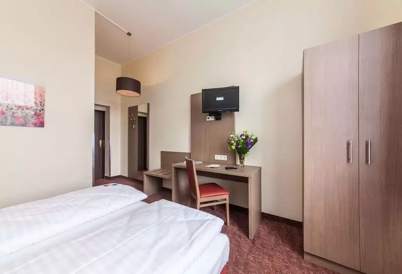 Отель Maxim Düsseldorf City