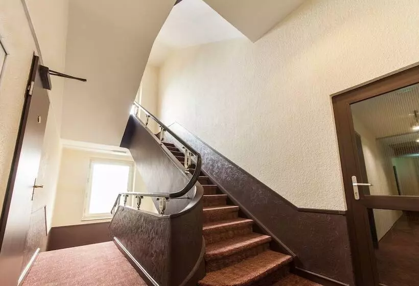 Отель Maxim Düsseldorf City