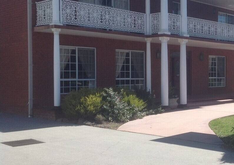 בית מלון כפרי Meramie Motor Inn