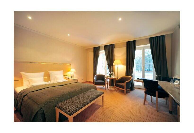 Отель Romantik  Bayrisches Haus Potsdam