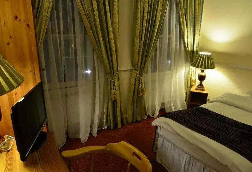 Отель The Imperial