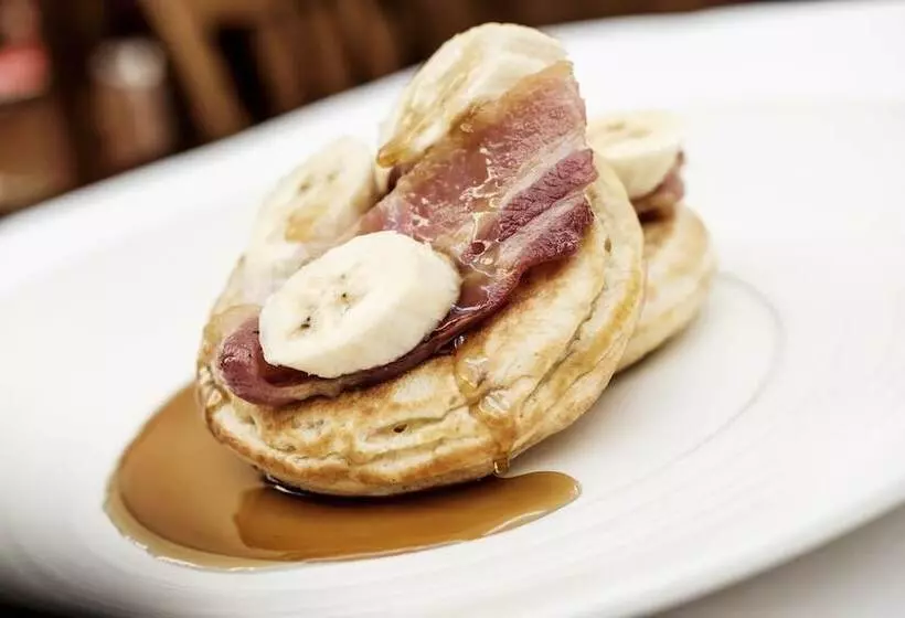 Отель The Red Lion