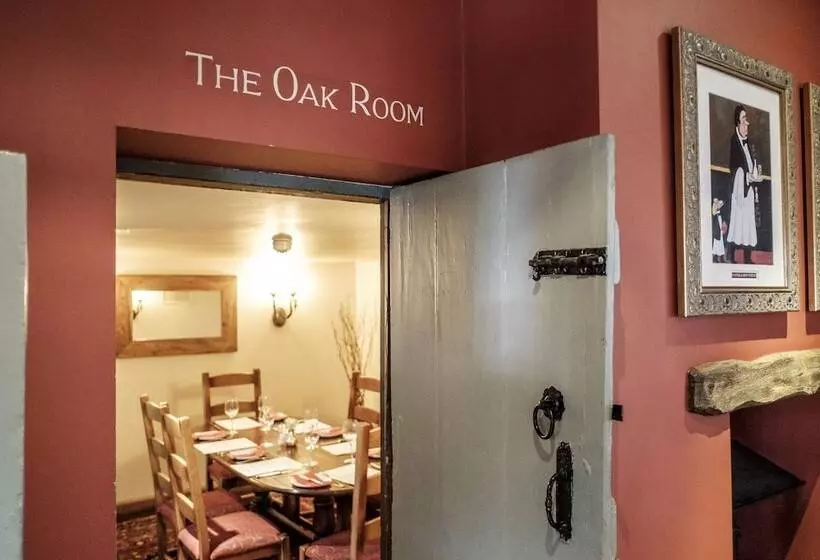 Отель The Red Lion