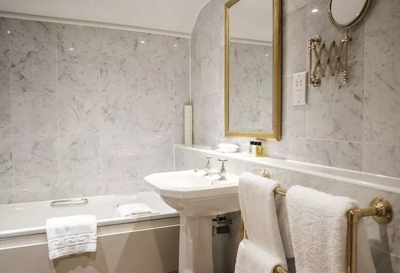 Отель The Red Lion