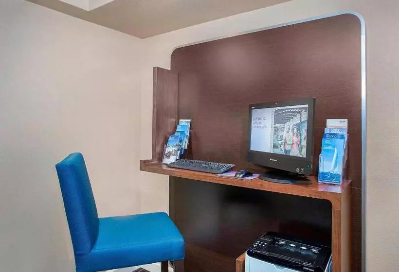 Отель Towneplace Suites Knoxville Cedar Bluff