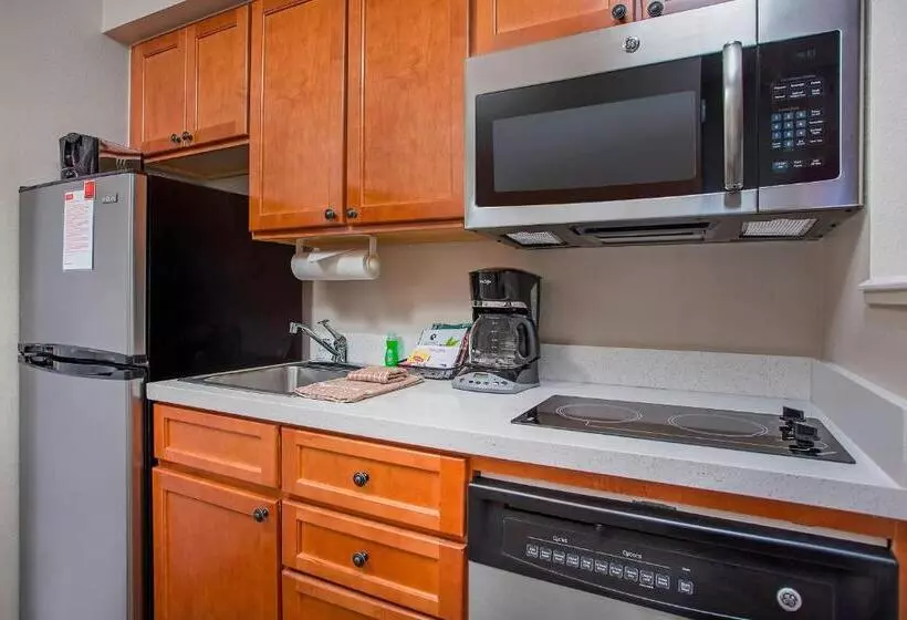 Отель Towneplace Suites Knoxville Cedar Bluff