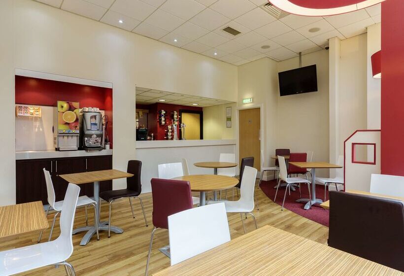 هتل Travelodge Leeds Central