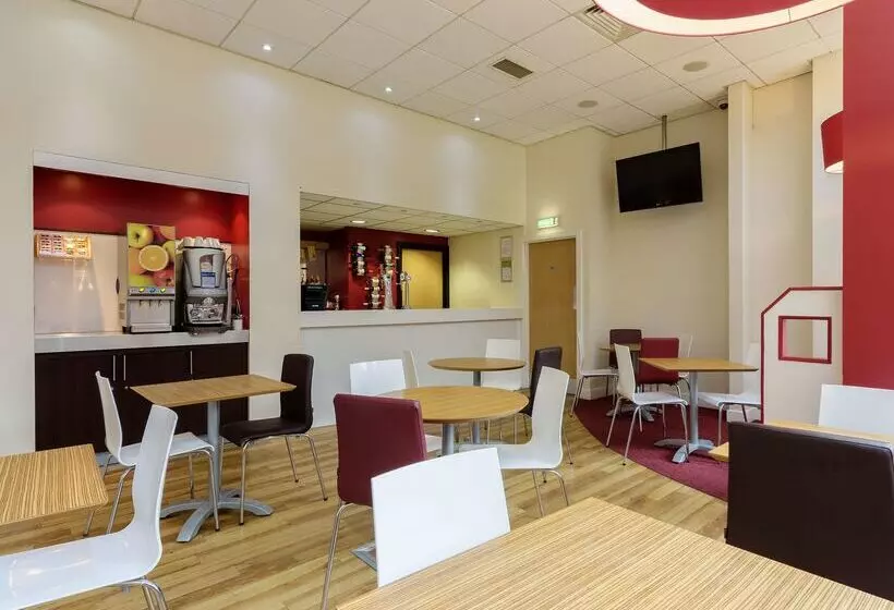 Отель Travelodge Leeds Central