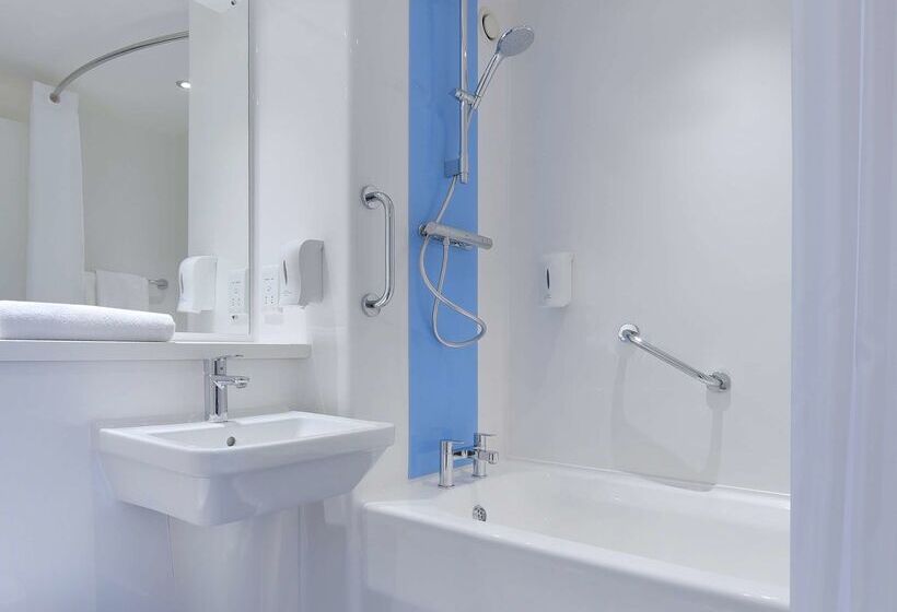 هتل Travelodge Leeds Central