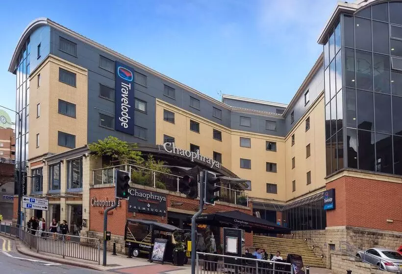 Отель Travelodge Leeds Central