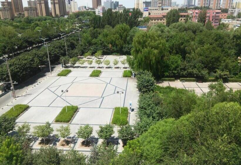 Hotel 7 Days Premium Hami City Government Branch