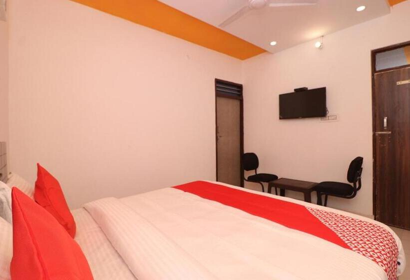 ホテル Oyo 37918 Signature Inn