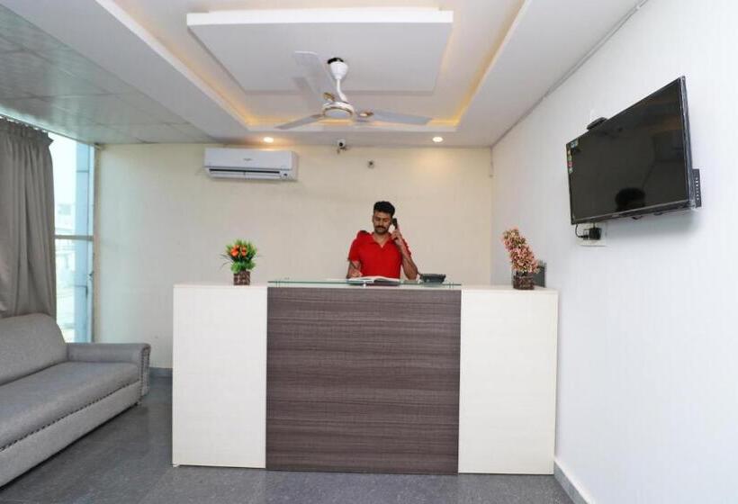 ホテル Oyo 37918 Signature Inn