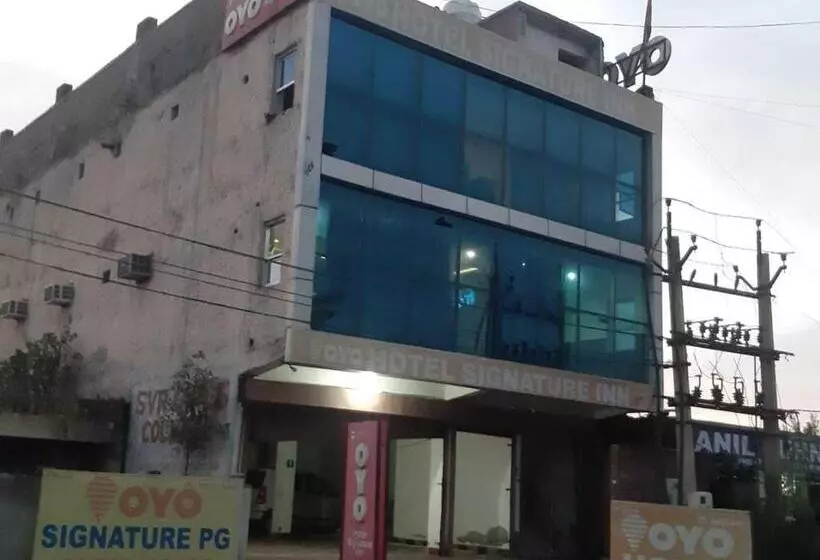 ホテル Oyo 37918  Signature Inn