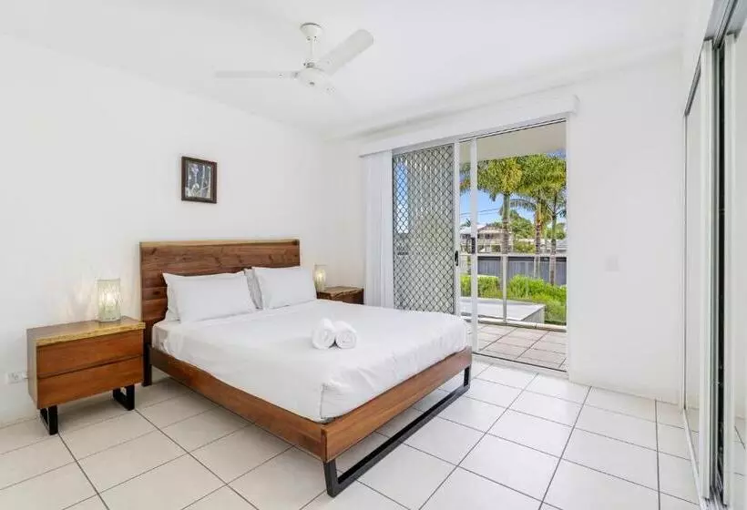 Tingeera Bespoke Beachfront Apartments