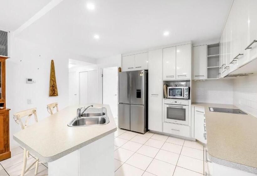 Tingeera Bespoke Beachfront Apartments