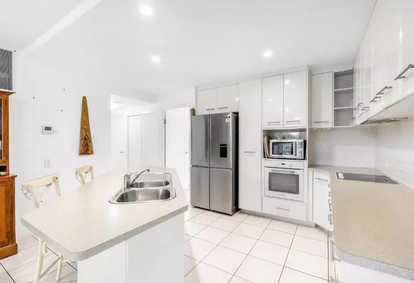 Tingeera Bespoke Beachfront Apartments