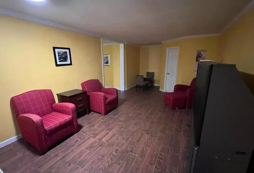 Hotelli Dragon Inn & Suites