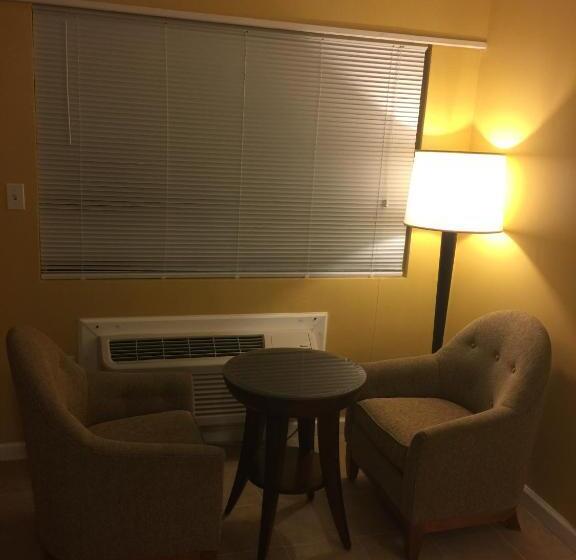 Отель Dragon Inn & Suites