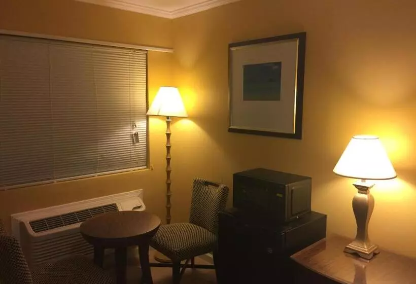 Hotelli Dragon Inn & Suites