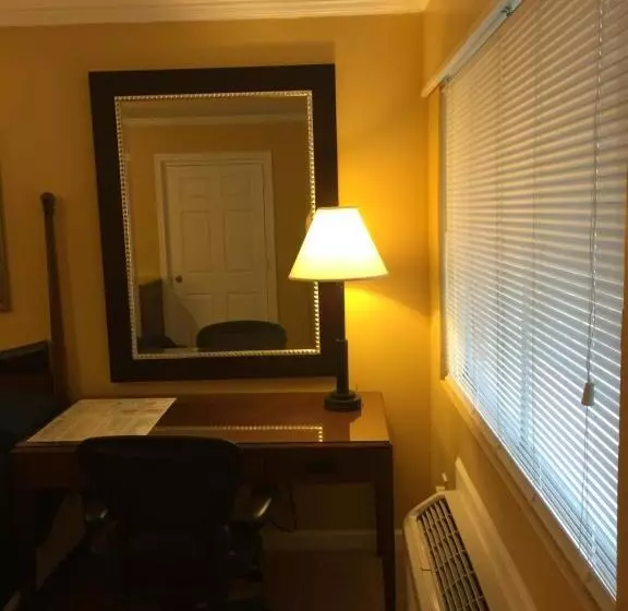 Hotelli Dragon Inn & Suites