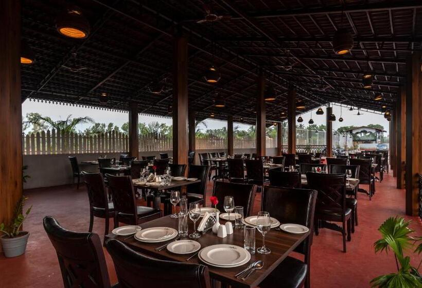 فندق Salcete Beach Resort