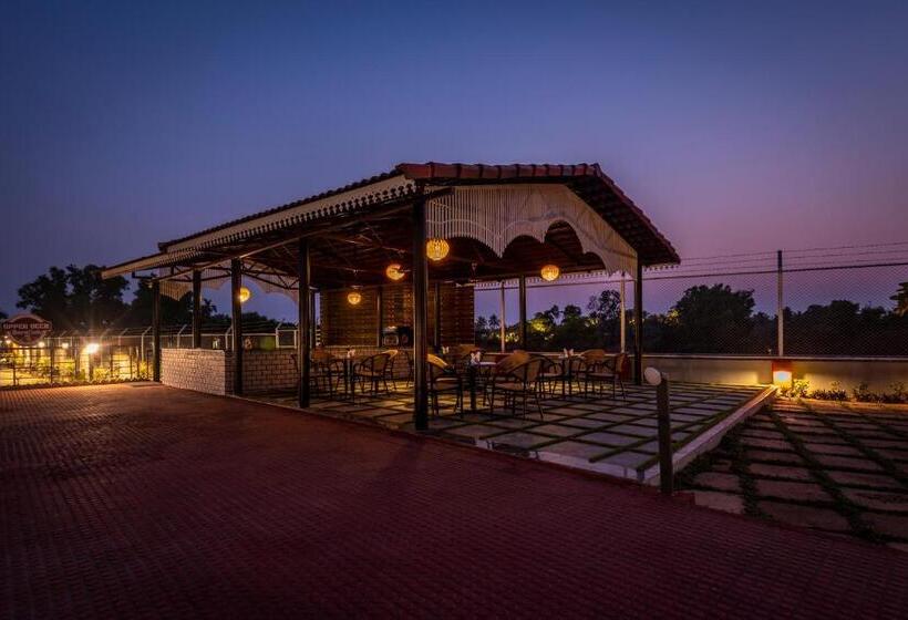 فندق Salcete Beach Resort