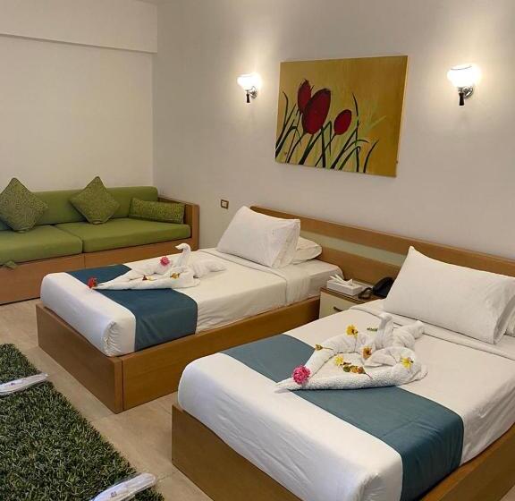 مُتل Marseilia Land Aqua Park Families Only