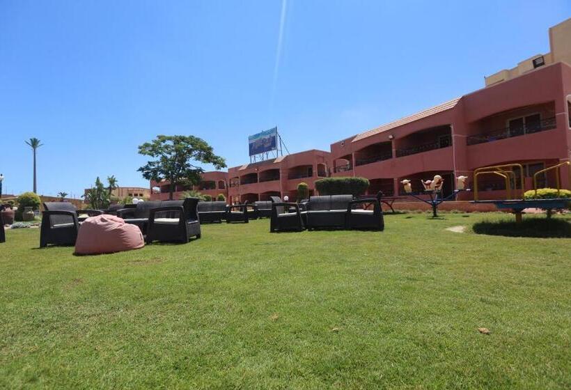 مُتل Marseilia Land Aqua Park Families Only