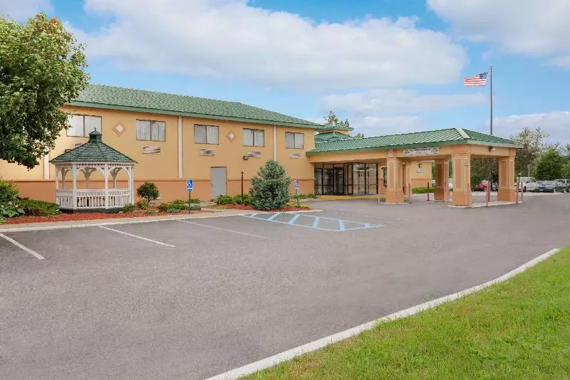 Hotel Baymont By Wyndham Latham Albany Airport